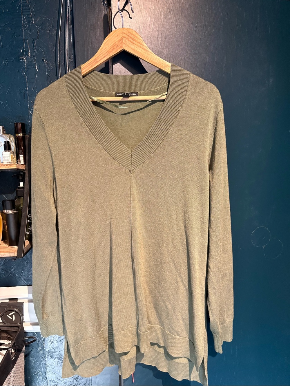 Cable & Gauge Olive Green V-Neck Sweater
